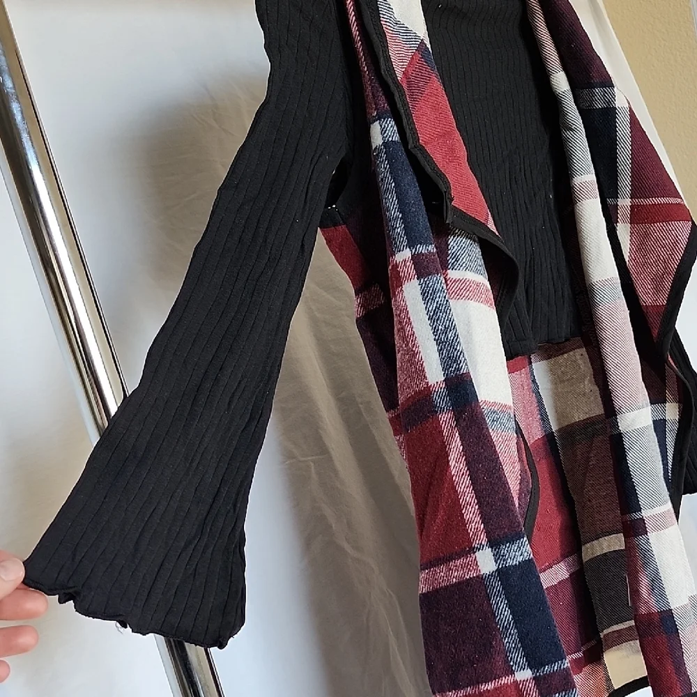 SHEIN Red and Black Checkered Cardigan Set - Picture 4 of 8
